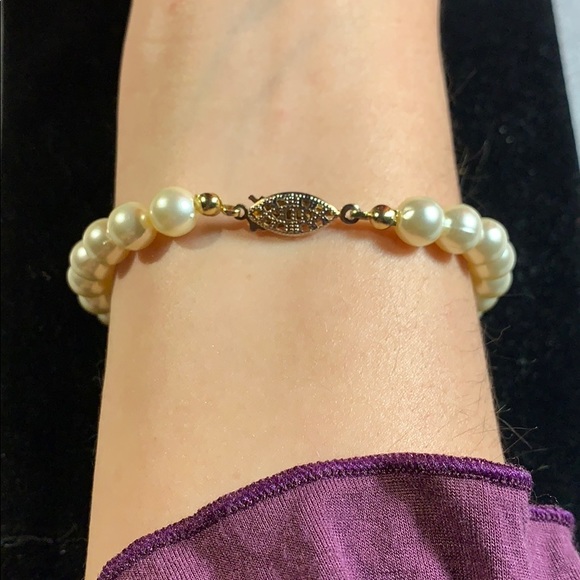 Faux pearls bracelet - Picture 3 of 4